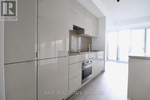 2113 - 7 Grenville Street, Toronto, ON -  Photo Showing Kitchen