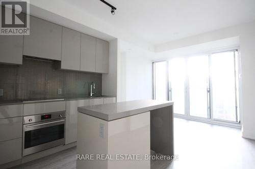 2113 - 7 Grenville Street, Toronto, ON - Indoor Photo Showing Kitchen