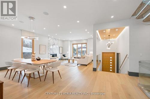 170 Burndale Avenue, Toronto, ON - Indoor Photo Showing Kitchen With Upgraded Kitchen