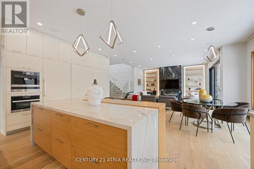 170 Burndale Avenue, Toronto, ON - Indoor Photo Showing Living Room