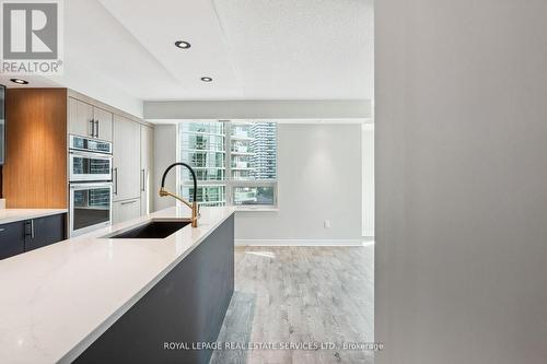 1807 - 25 Lower Simcoe Street, Toronto, ON - Indoor Photo Showing Kitchen