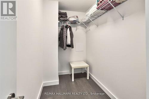 1105 - 81 Wellesley Street E, Toronto, ON - Indoor With Storage