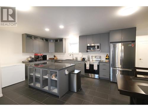 1901 91 Avenue, Dawson Creek, BC - Indoor Photo Showing Kitchen With Upgraded Kitchen