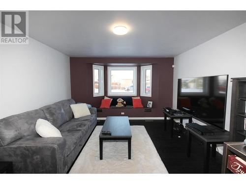 1901 91 Avenue, Dawson Creek, BC - Indoor Photo Showing Living Room