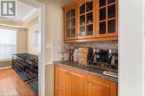 162 Cole Crescent, Niagara-On-The-Lake (107 - Glendale), ON - Indoor Photo Showing Kitchen