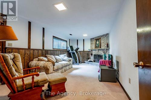 48 Robert Street, Welland, ON - Indoor Photo Showing Living Room With Fireplace