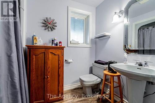 48 Robert Street, Welland, ON - Indoor Photo Showing Bathroom