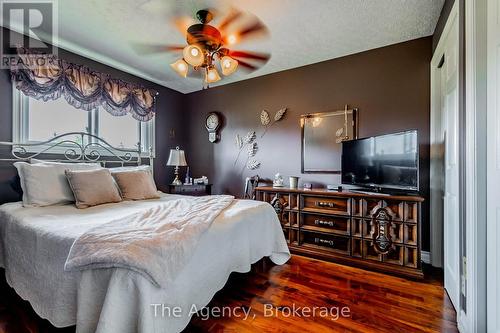 48 Robert Street, Welland, ON - Indoor Photo Showing Bedroom