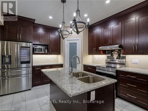 2911 Lemieux Walk, London, ON - Indoor Photo Showing Kitchen With Double Sink With Upgraded Kitchen