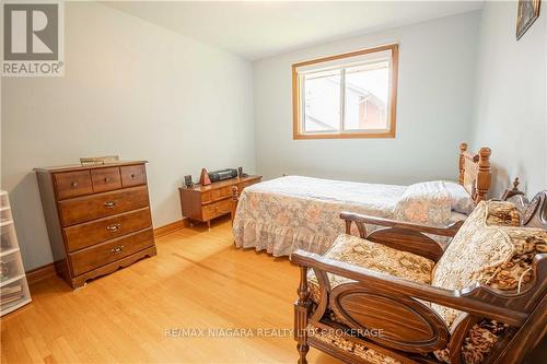 12 Fern Gate, Pelham, ON - Indoor Photo Showing Bedroom