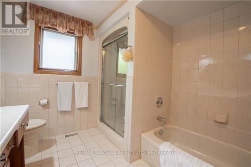 12 Fern Gate, Pelham, ON - Indoor Photo Showing Bathroom