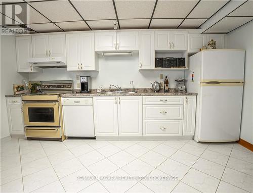 12 Fern Gate, Pelham, ON - Indoor Photo Showing Kitchen