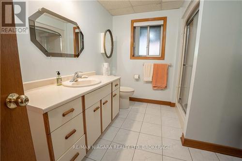 12 Fern Gate, Pelham, ON - Indoor Photo Showing Bathroom