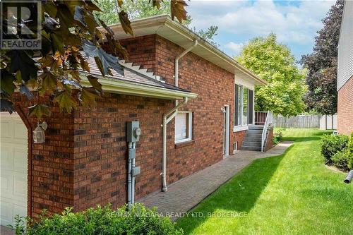 12 Fern Gate, Pelham, ON - Outdoor With Exterior