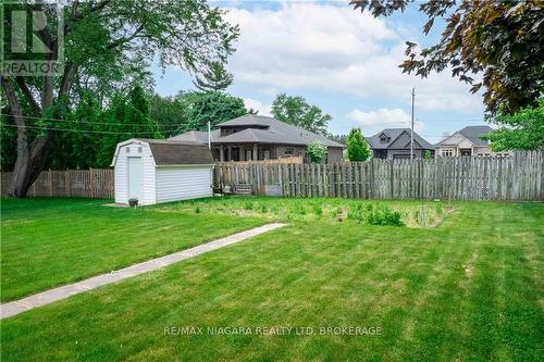 12 Fern Gate, Pelham, ON - Outdoor With Backyard