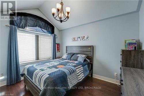 7178 St. Michael Avenue, Niagara Falls, ON - Indoor Photo Showing Bedroom