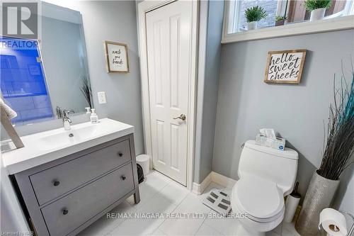 7178 St. Michael Avenue, Niagara Falls, ON - Indoor Photo Showing Bathroom