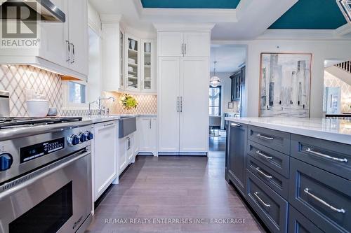 2165 Effingham Street, Pelham, ON - Indoor Photo Showing Kitchen With Upgraded Kitchen