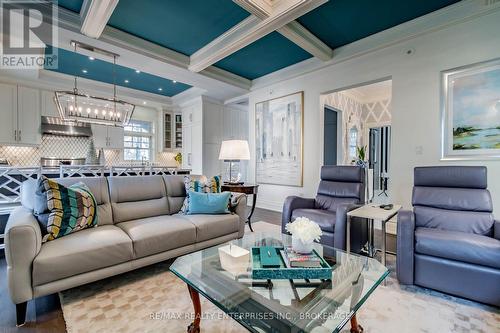 2165 Effingham Street, Pelham, ON - Indoor Photo Showing Living Room