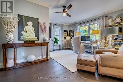 2165 Effingham Street, Pelham, ON - Indoor Photo Showing Living Room