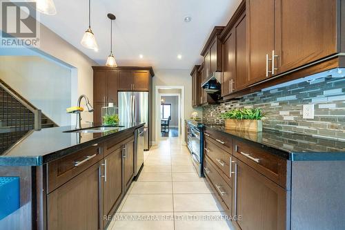 7181 Lionshead Avenue, Niagara Falls, ON - Indoor Photo Showing Kitchen With Upgraded Kitchen