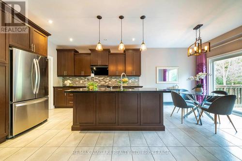 7181 Lionshead Avenue, Niagara Falls, ON - Indoor Photo Showing Kitchen With Stainless Steel Kitchen With Upgraded Kitchen