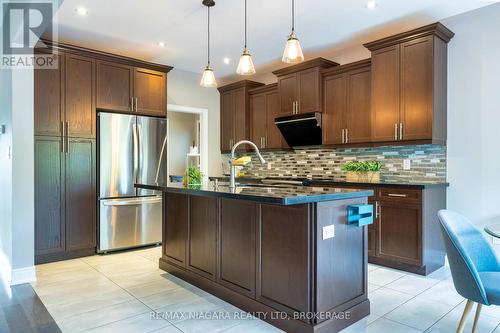 7181 Lionshead Avenue, Niagara Falls, ON - Indoor Photo Showing Kitchen With Stainless Steel Kitchen With Upgraded Kitchen