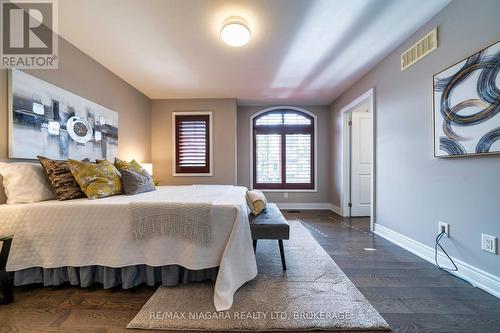 7181 Lionshead Avenue, Niagara Falls, ON - Indoor Photo Showing Bedroom