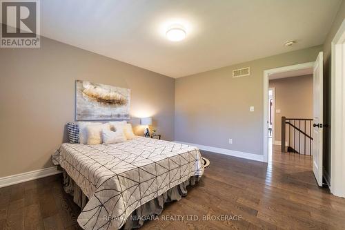 7181 Lionshead Avenue, Niagara Falls, ON - Indoor Photo Showing Bedroom