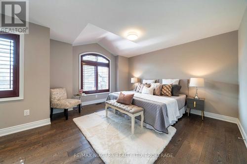 7181 Lionshead Avenue, Niagara Falls, ON - Indoor Photo Showing Bedroom