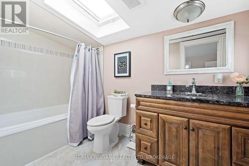 3844 Chippawa Parkway, Niagara Falls, ON - Indoor Photo Showing Bathroom