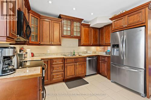 3844 Chippawa Parkway, Niagara Falls, ON - Indoor Photo Showing Kitchen