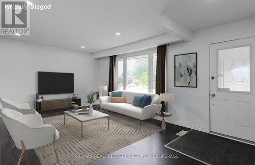 140 Westwood Crescent, Welland, ON - Indoor Photo Showing Living Room