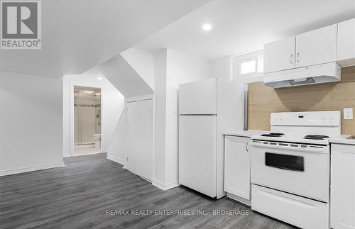 140 Westwood Crescent, Welland, ON - Indoor Photo Showing Kitchen