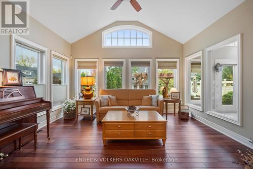 44 Stoneridge Crescent, Niagara-On-The-Lake (St. Davids), ON - Indoor Photo Showing Living Room