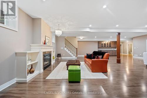 44 Stoneridge Crescent, Niagara-On-The-Lake (St. Davids), ON - Indoor Photo Showing Living Room With Fireplace