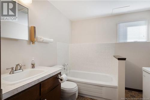 25 Guimond, Dieppe, NB - Indoor Photo Showing Bathroom