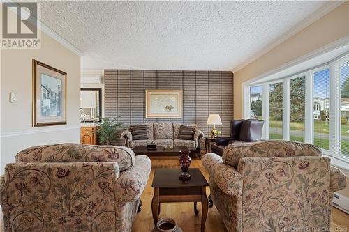 25 Guimond, Dieppe, NB - Indoor Photo Showing Living Room