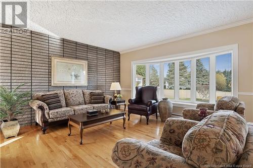 25 Guimond, Dieppe, NB - Indoor Photo Showing Living Room