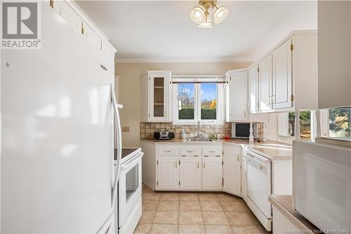 25 Guimond, Dieppe, NB - Indoor Photo Showing Kitchen