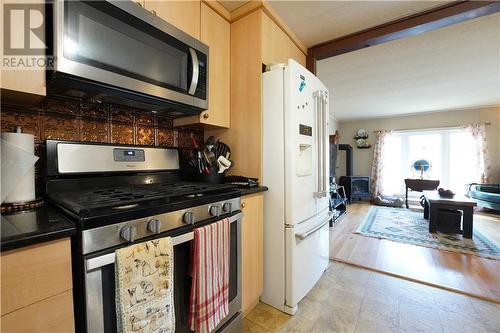 3817 Bobby Street, Alexandria, ON - Indoor Photo Showing Kitchen