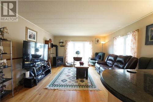 3817 Bobby Street, Alexandria, ON - Indoor Photo Showing Living Room