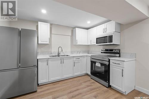 26 Assiniboine Drive, Saskatoon, SK - Indoor Photo Showing Kitchen With Double Sink