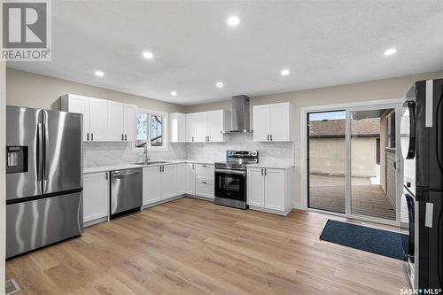 26 Assiniboine Drive, Saskatoon, SK - Indoor Photo Showing Kitchen With Upgraded Kitchen