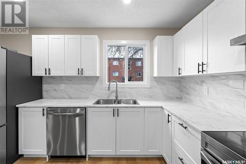 26 Assiniboine Drive, Saskatoon, SK - Indoor Photo Showing Kitchen With Double Sink