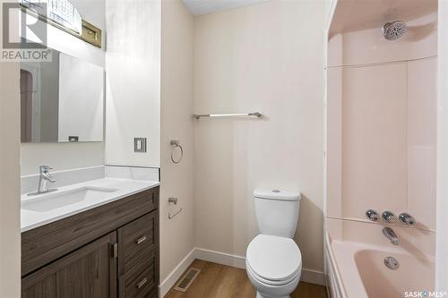 26 Assiniboine Drive, Saskatoon, SK - Indoor Photo Showing Bathroom