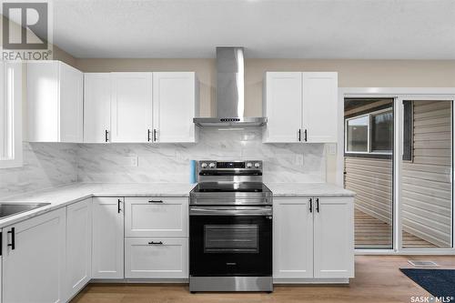 26 Assiniboine Drive, Saskatoon, SK - Indoor Photo Showing Kitchen With Upgraded Kitchen