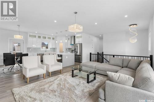 610 Weir Crescent, Warman, SK - Indoor Photo Showing Living Room