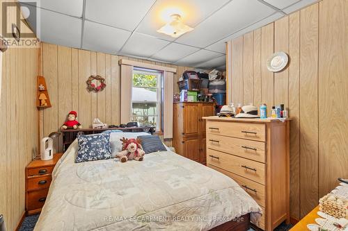 94 Canada Street, Hamilton, ON - Indoor Photo Showing Bedroom