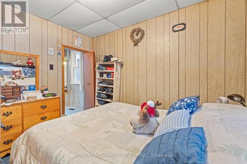 94 Canada Street, Hamilton, ON - Indoor Photo Showing Bedroom